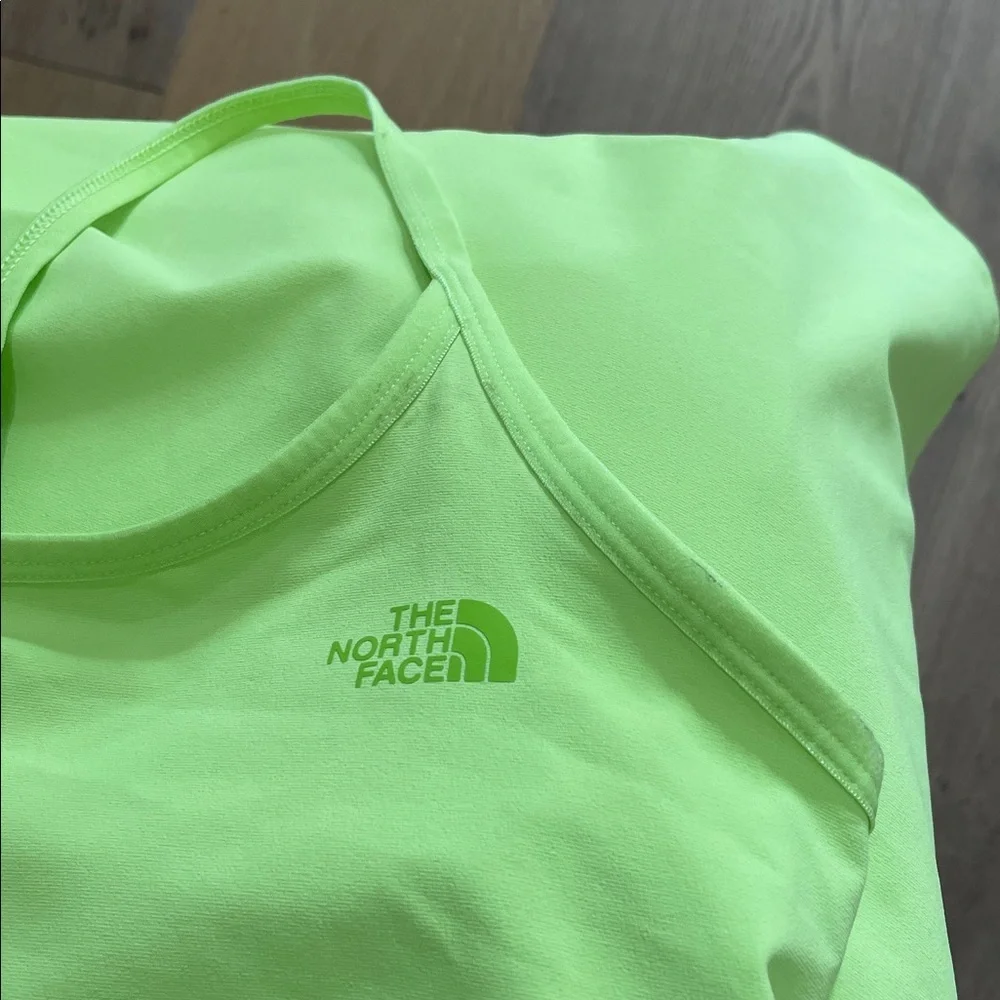 North Face Women's Arque Hike Dress in Sharp Green Built In Shorts Athletic - Picture 16 of 16